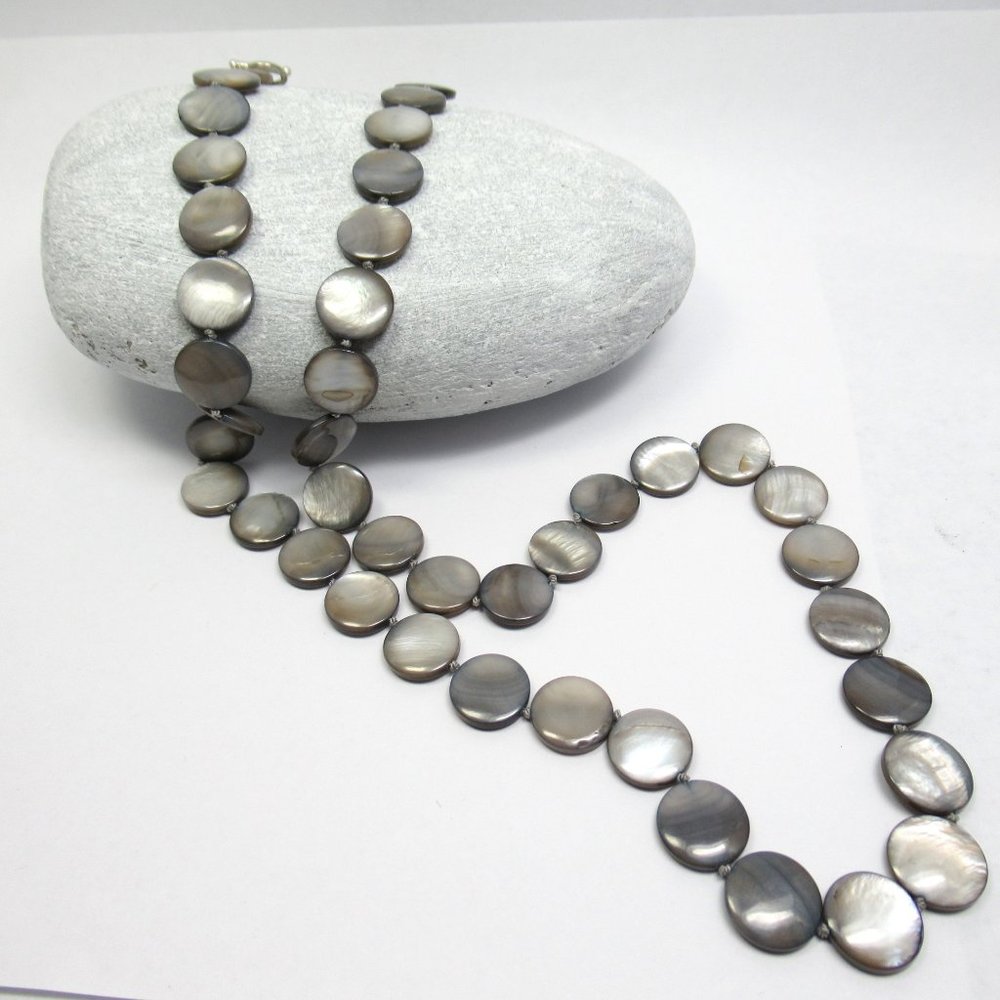 Hand Knotted Shell necklace - Picture 8 of 8